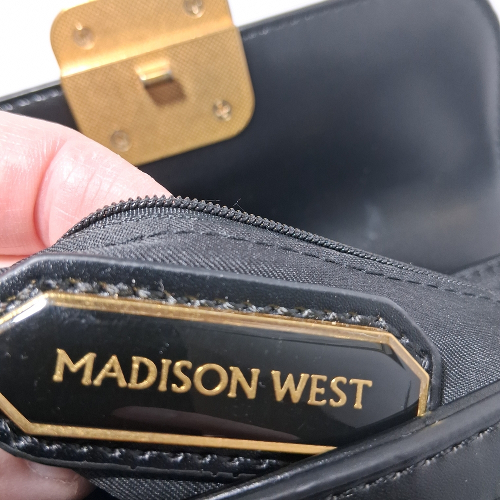 Sleek Black Shoulder Bag with Gold Accents - Picture 7 of 7